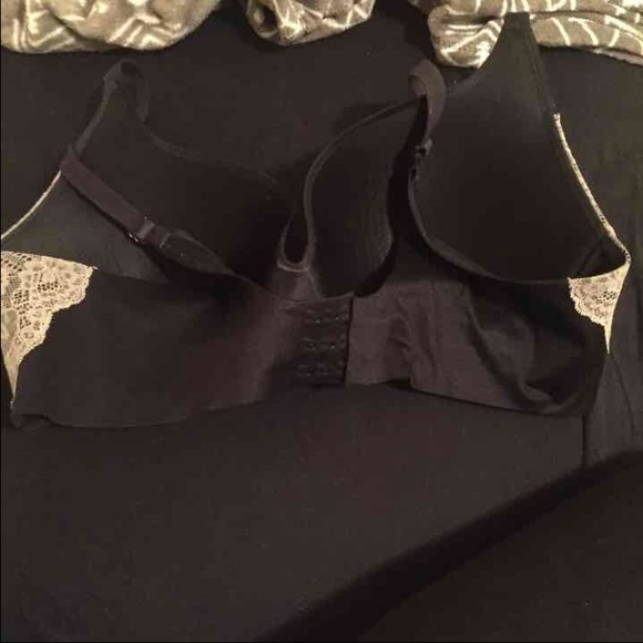 Vs bra size 40DD NO TRADES - Picture 2 of 3