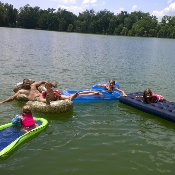 Meet your Posher, Tabitha - Picture 1 of 1