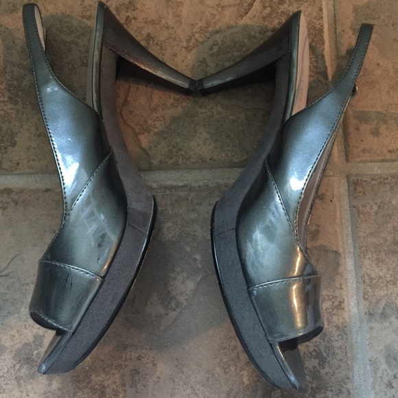 Nine West gray sling back heels - Picture 4 of 4