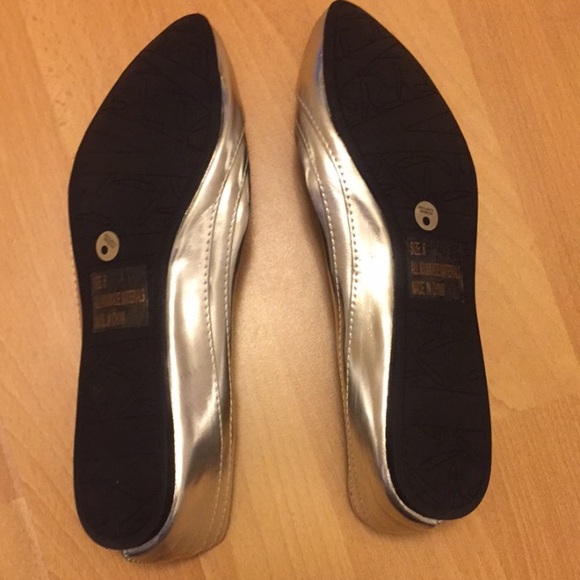 Silver flats 👻 - Picture 2 of 2
