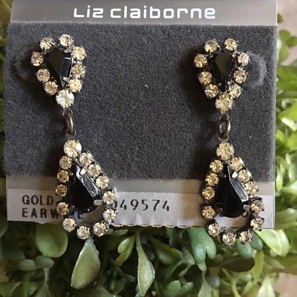 Black and white beautiful sparkly earrings⚜️