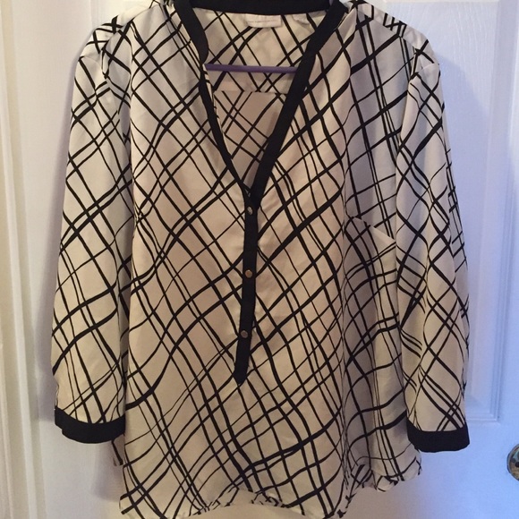 NY & Co. black and white geometric blouse