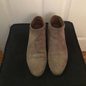 Crown vintage gray booties