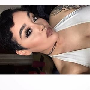 Meet your Posher, Ñeca