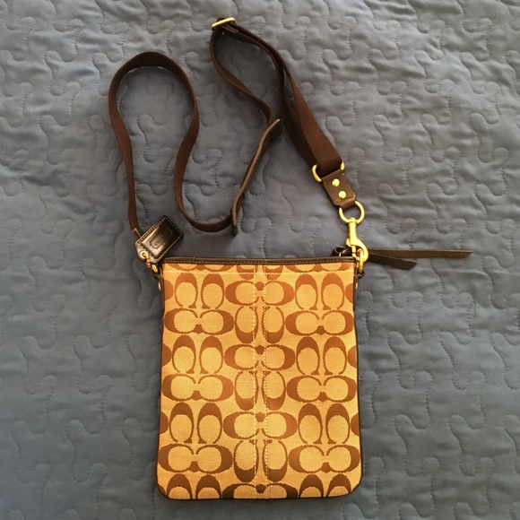 Coach signature crossbody bag. Brown C print - Picture 2 of 4