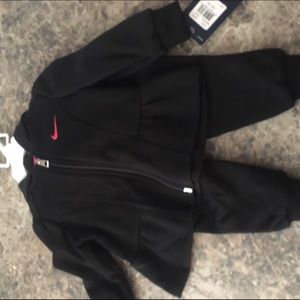 Adorable Nike 12Month baby sweatsuit! 😍