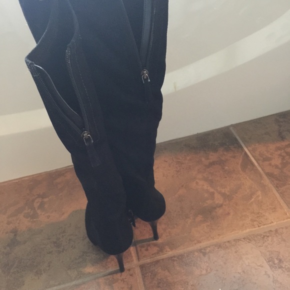 Black Guess knee high boots - Picture 2 of 4