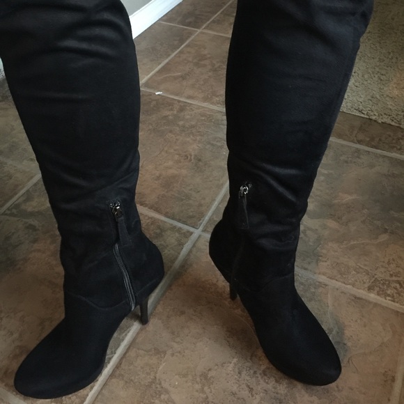 Black Guess knee high boots - Picture 4 of 4