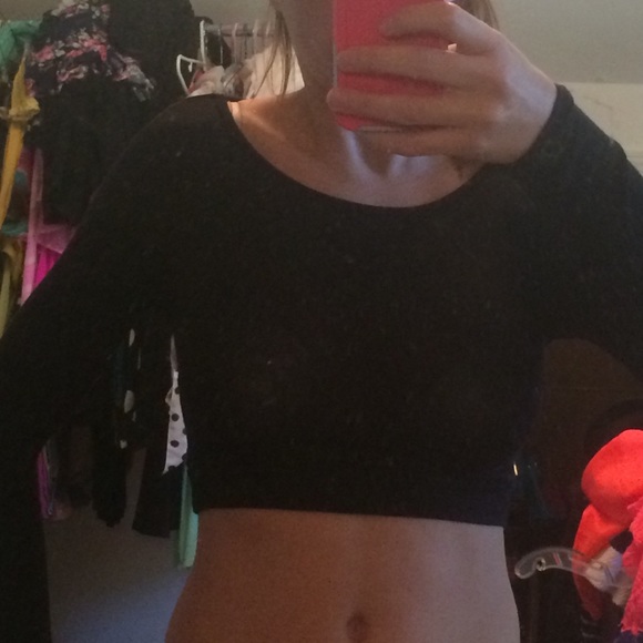 Long sleeved crop top