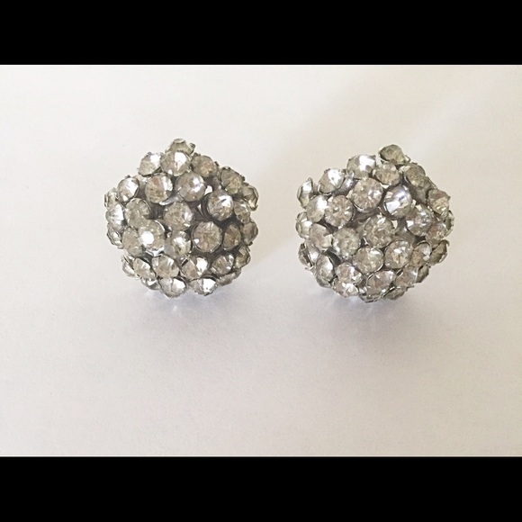 Reduced$ 1950s Rhinestone cluster Clip on earrings - Picture 2 of 4