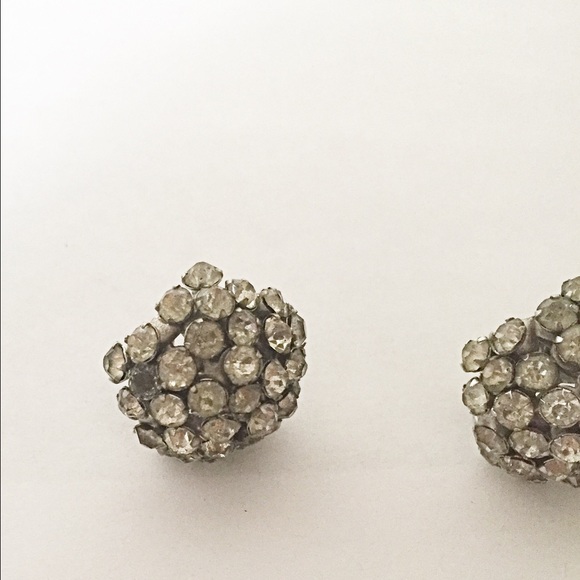Reduced$ 1950s Rhinestone cluster Clip on earrings - Picture 4 of 4