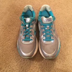 Women's running shoes