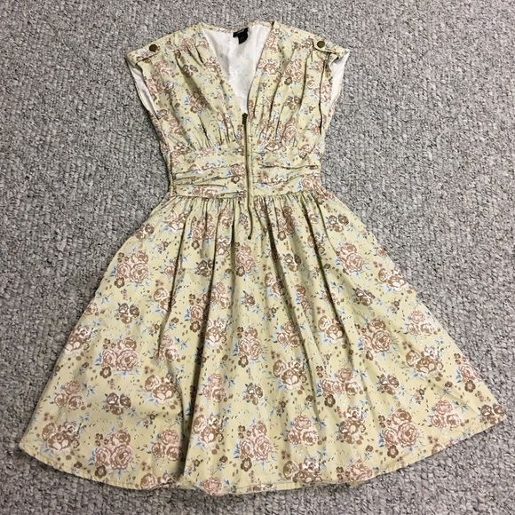 H&M Dresses & Skirts - H&m floral dress