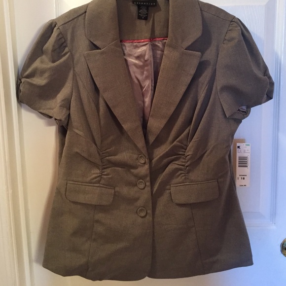 NEW Gray short sleeve blazer