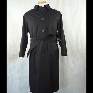 Aquascutum ladies single breasted trench coat.