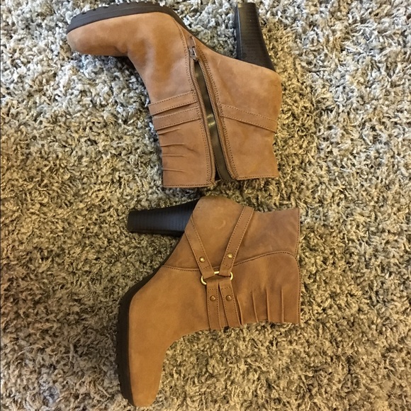 Aerosoles heel bootie. Never worn!