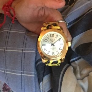 Activa watch.⏰⏰⏱⏱⏱🕐🕕🕚🕚🕛🕖