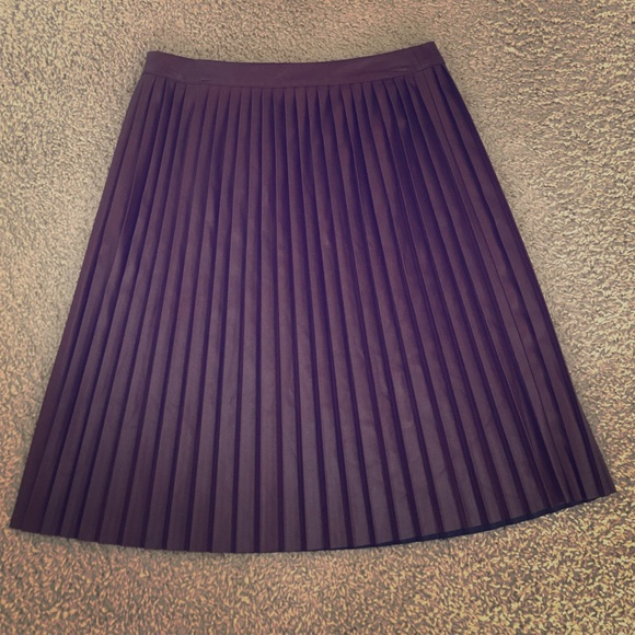 Faux Leather Pleated Skirt Burgundy!