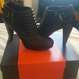 GUESS PLATFORM BOOTIES