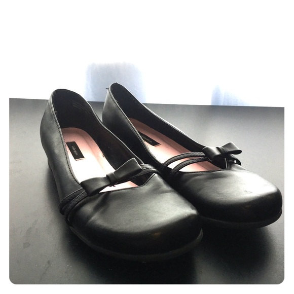 Xhilaration Shoes - Black Flats with Bow