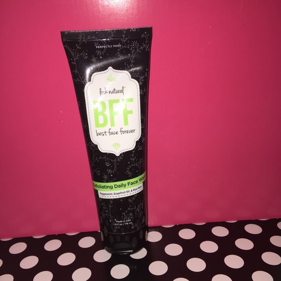 Exfoliating daily face wash