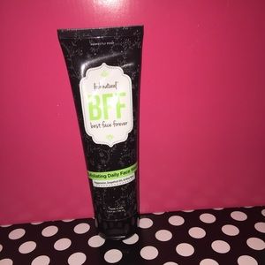 Exfoliating daily face wash