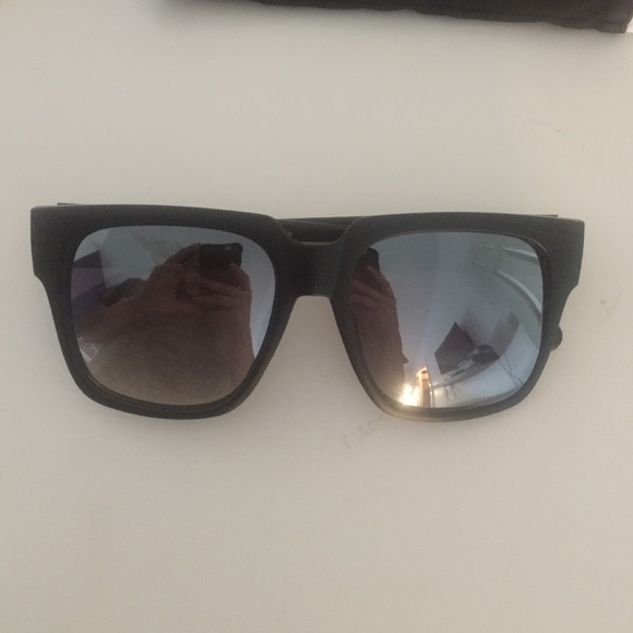 Quay in the prowl sunnies brand new!