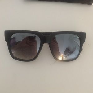 Quay in the prowl sunnies brand new!