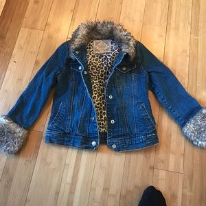 Children's place jean jacket size 5/6.