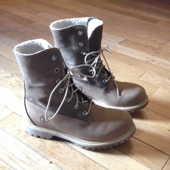 Taupe sheerling lined Timberland boots size 6