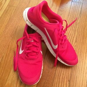 Pink Nike free sneaks!
