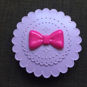 False eyelash case in purple