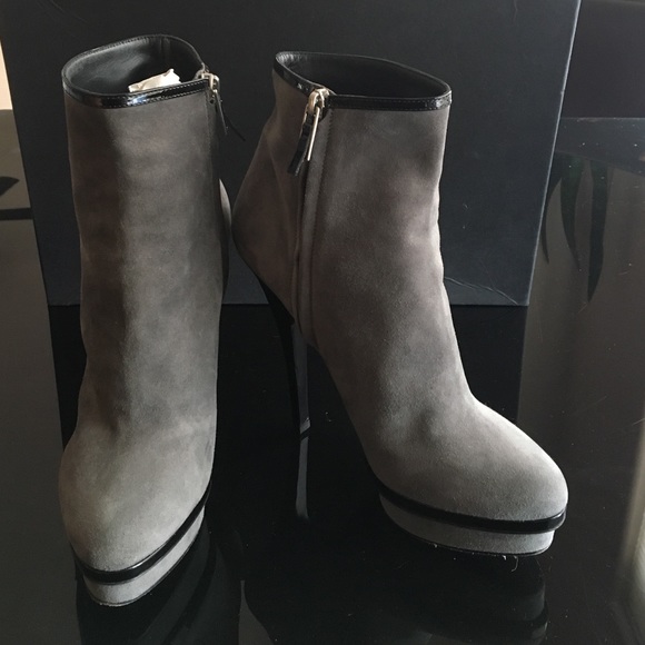 Gorgeous YSL boots in grey suede size 39.5