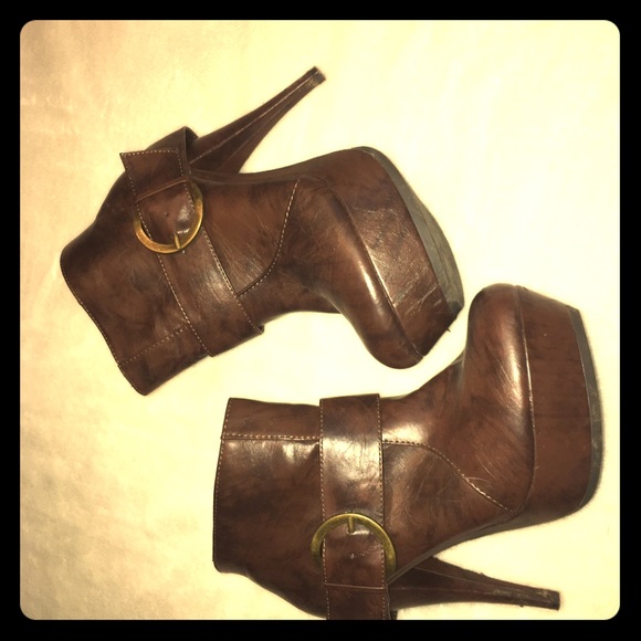 Doll House brown bootie heels Size 8