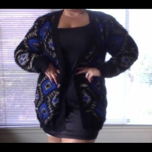 Geometrical cozy sweater