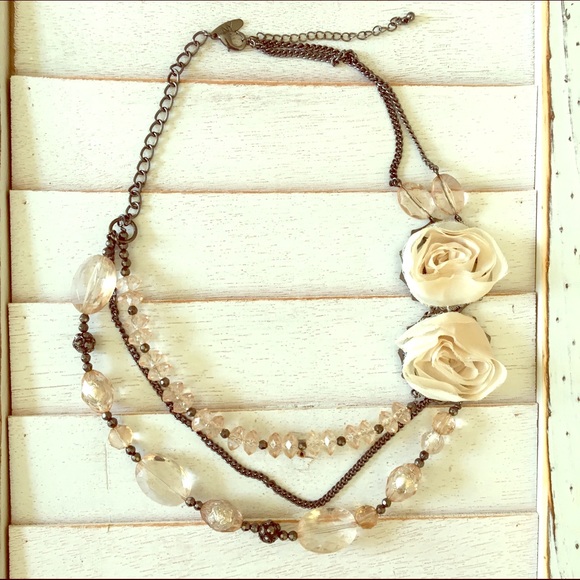 Off White Flower Necklace - Picture 1 of 2