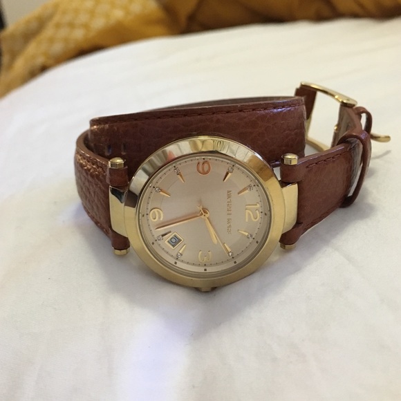 MICHAEL KORS Runway Leather Double Wrap Watch