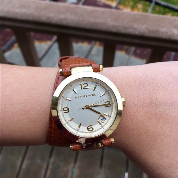 MICHAEL KORS Runway Leather Double Wrap Watch