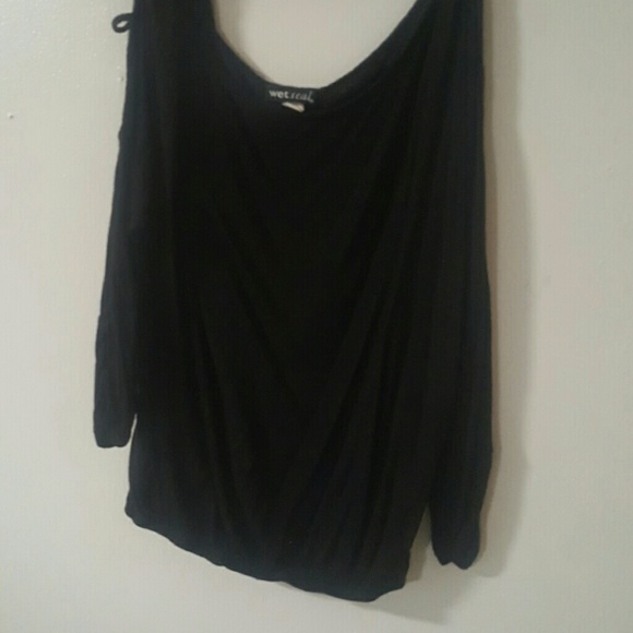 Wet Seal 3/4 sleeve shirt with cut out sleeves