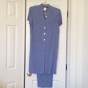 🌸NWT Hayley Matthews Jacket Pants set, Size 6