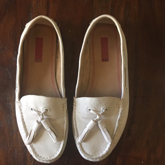 5/48 white leather loafers with a lime green sole