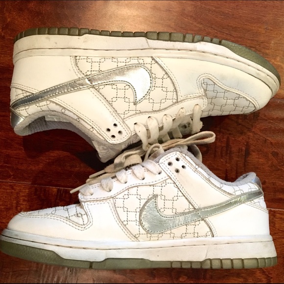 Nike Dunks - White And Silver