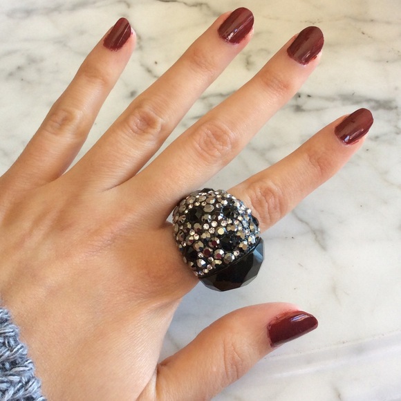 Banana Republic Black Rhinestone Statement Ring 6 - Picture 4 of 4