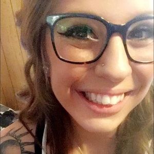 Meet your Posher, Alicia