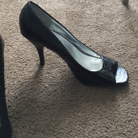Shoes - Picture 2 of 3