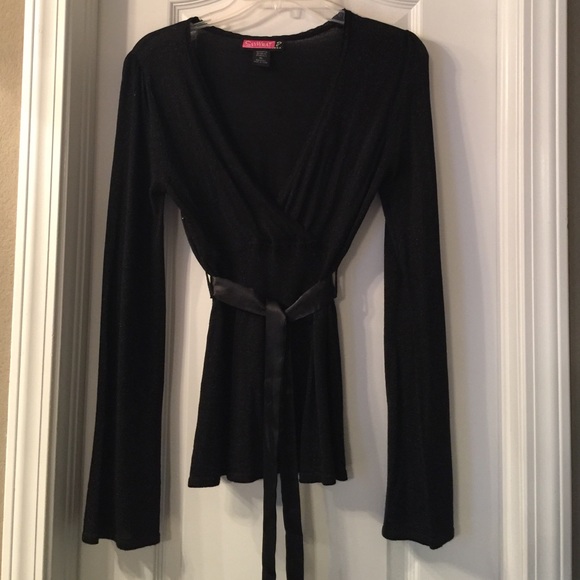 Black sweater - Picture 1 of 3