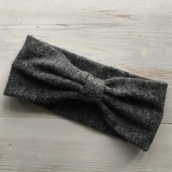✨FRIDAY SALE✨Soft Gray Anthro Sweater Headband