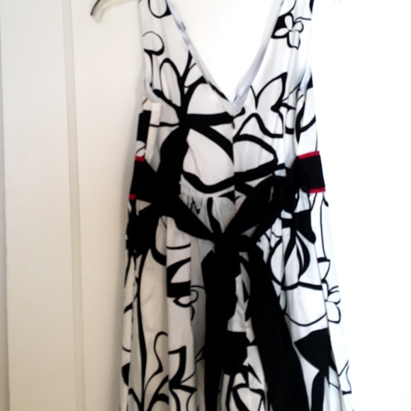 Dress - Picture 3 of 4