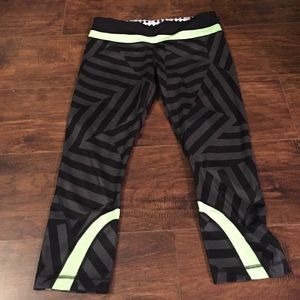 Lululemon seawheeze crops sz 8 RARE