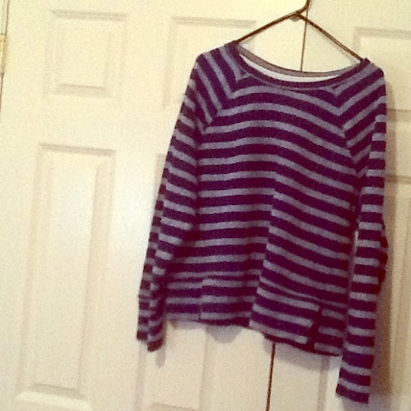 WOMANS MERONA SHIRT LIKE SWEATER